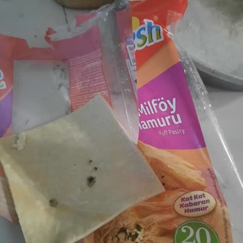 Superfresh Milföy Hamurunda Şüpheli Siyah Maddeler Çıktı