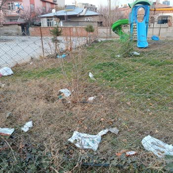 Yazıkonak’ta Parklar Bakımsız, Çocuklarımız İçin Güvenli Ve Temiz Alan İstiyoruz