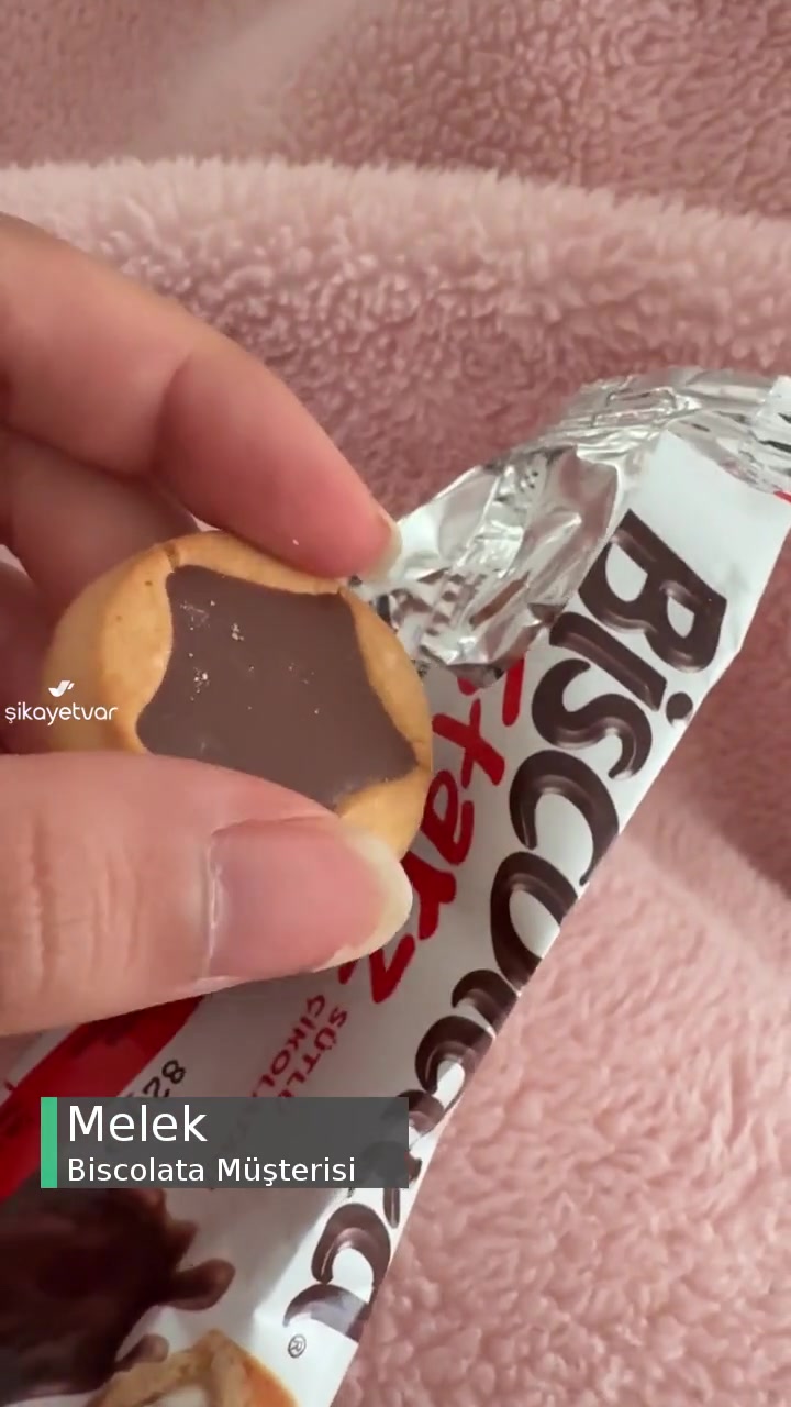 Biscolata Bisküvinin İçinden Ambalaj Parçası Çıktı videonun kapak resmi