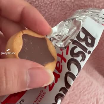 Biscolata Bisküvinin İçinden Ambalaj Parçası Çıktı