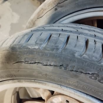 Kumho Lastiklerinde İki Yıllık Kullanımda Yanaklarda Tehlikeli Yarıklar