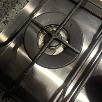 Yeni Alınan Ankastre Ocakta Paslanma Ve Çizikler: Garanti Kapsamında Ücret Talebiyle Mağduriyet