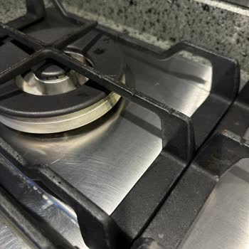 Yeni Alınan Ankastre Ocakta Paslanma Ve Çizikler: Garanti Kapsamında Ücret Talebiyle Mağduriyet