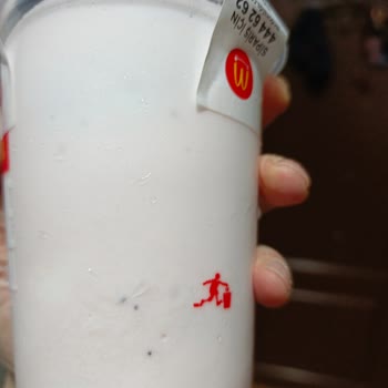 McDonalds Milkshake İçinde Siyah Noktalar Ve İlgisiz Çalışanlar Endişe Yarattı