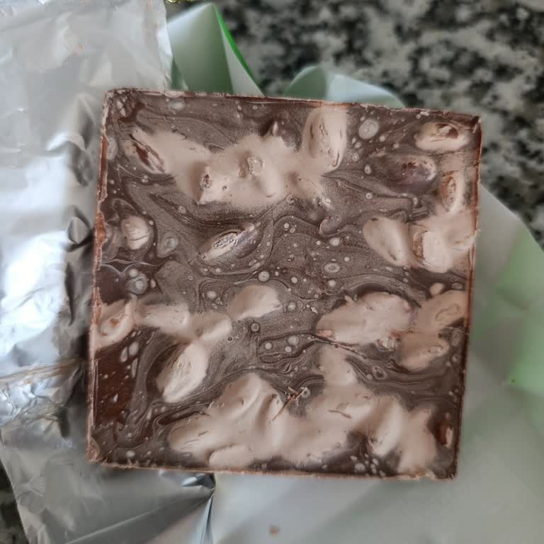 BİM'den Aldığım Ülker Çikolatada Renk Bozulması Ve Mağaza İlgisizliği