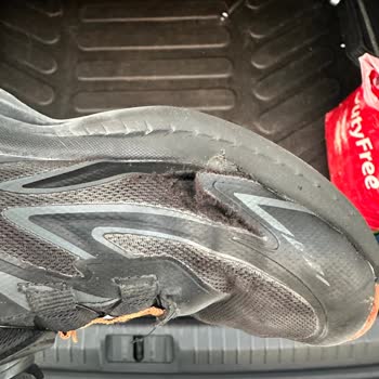 Kısa Sürede Parçalanan Çocuk Ayakkabısına İade Veya Değişim Talebi