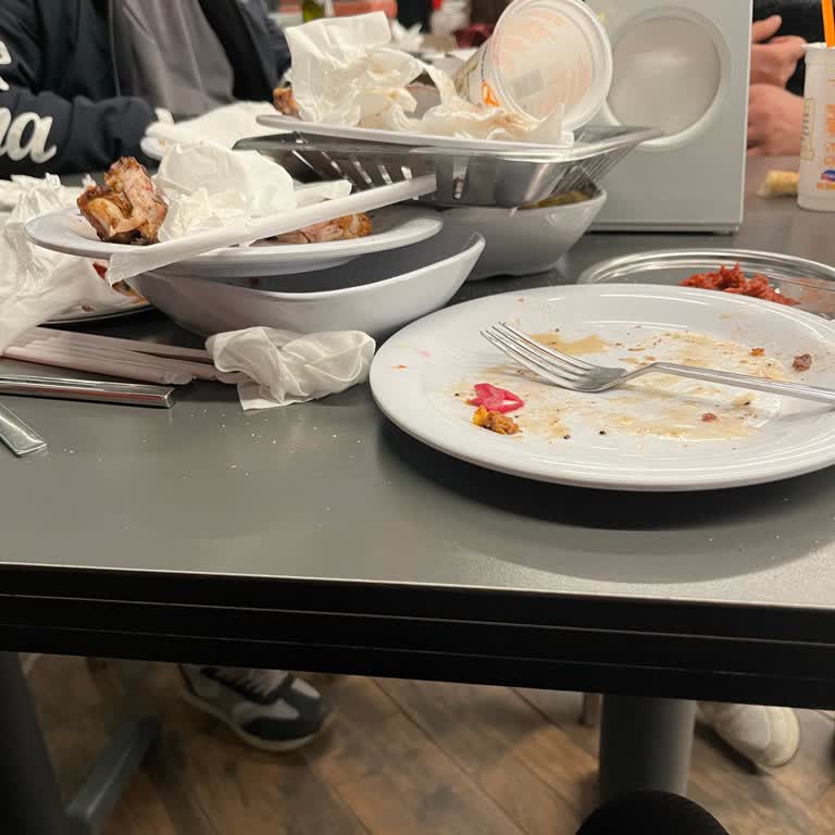 Kilimli Şubesi'nde Yavaş Servis Ve Yetersiz Temizlik Deneyimi