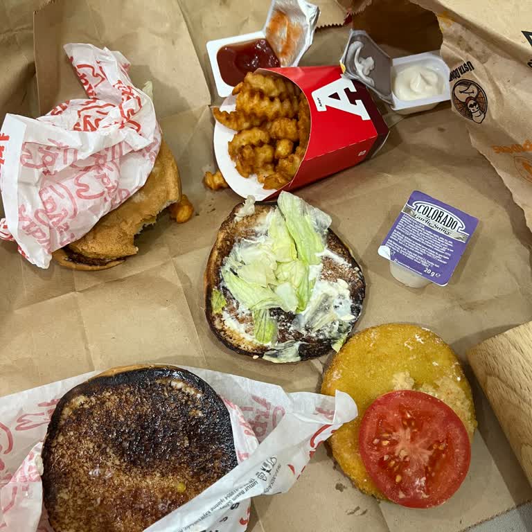 Paketlenen Hamburgerler Yanmış Halde Teslim Edildi, Mağduriyetimin Giderilmesini İstiyorum