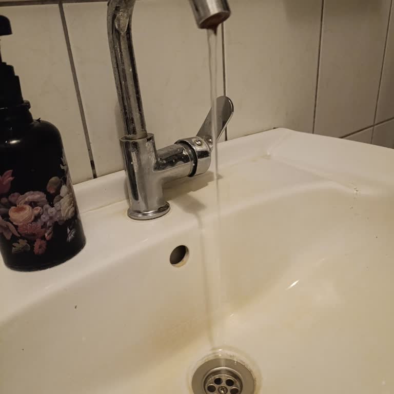 100. Yıl Mahallesi'nde Sürekli Düşük Su Basıncı Ve Yetersiz Hizmet