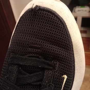 Ayakkabıdaki Nakış İpi Sökülmesine Müşteri Hatası Denilmesi Mağduriyet Yarattı