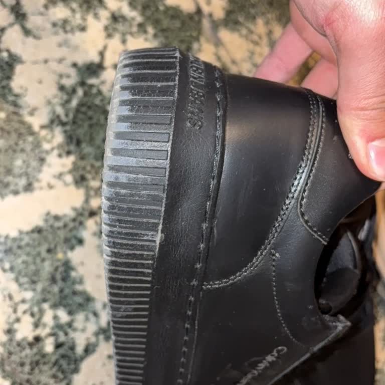 Kısa Sürede Tabanı Soyulan Calvin Klein Ayakkabı İçin Değişim Talebi