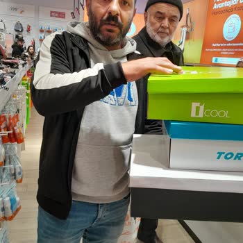 FLO Mağazasında Poşet Sorunu Ve İlgisiz Mağaza Sorumlusu