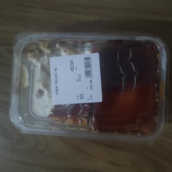 Mustaç Gross Market'te Bayat Ve Kalitesiz Bir Ürünün Müşteriye Sunulması