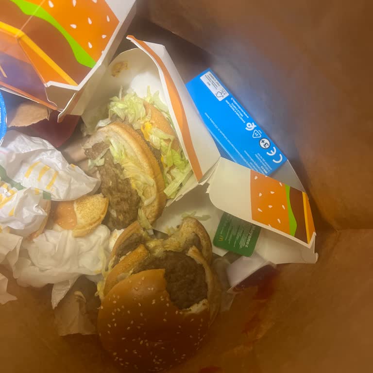 McDonald's Metrokent'ten Gelen Ağır Kokulu Ve Sağlıksız Ürünler Endişe Yarattı