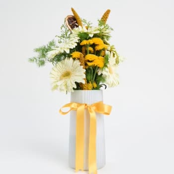 Siparişimde Solmuş Ve Özensiz Çiçekler Teslim Edildi, Mağduriyetimin Giderilmesini İstiyorum