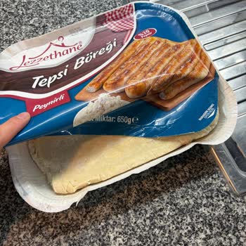 BİM’den Aldığım Tepsi Böreği Ezilmiş Ve Bozuk Çıktı, Misafirlerime Mahcup Oldum