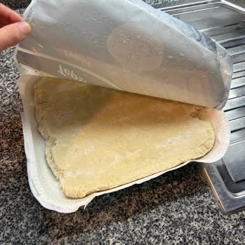 BİM’den Aldığım Tepsi Böreği Ezilmiş Ve Bozuk Çıktı, Misafirlerime Mahcup Oldum