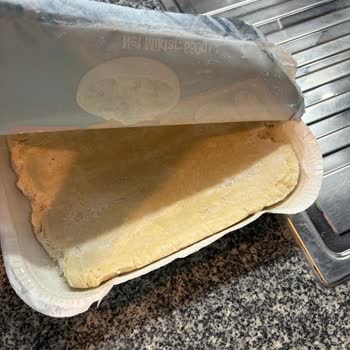 BİM’den Aldığım Tepsi Böreği Ezilmiş Ve Bozuk Çıktı, Misafirlerime Mahcup Oldum