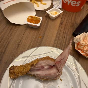 Popeyes'tan Kanlı Ve Pişmemiş Tavuk Şoku, Müşteri Hizmeti Yetersizliği