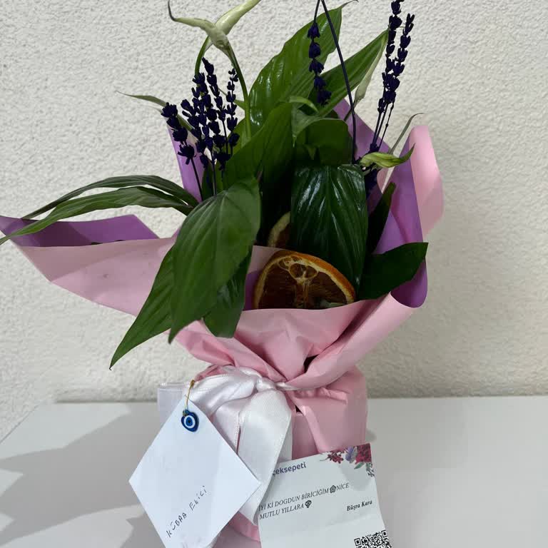 Siparişimde Seçtiğim Çiçek Yerine Farklı Ürün Gönderildi, Mağduriyetimin Giderilmesini İstiyorum