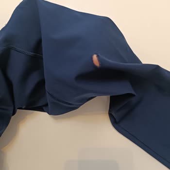 Spor Tayt İlk Kullanımlarda Kolayca Yırtıldı