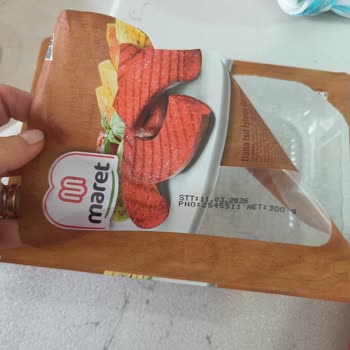 Son Kullanma Tarihi Geçmemiş Maret Sucukta Yoğun Küf Oluşumu Ve Sağlık Riski