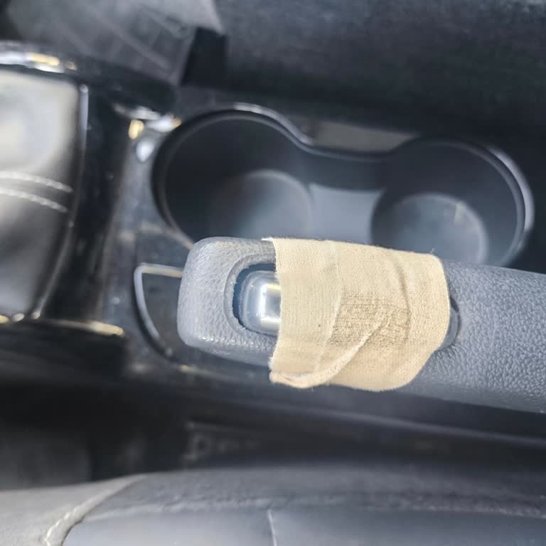 Yeni Citroen C3 Aircross'ta El Freni Parçası Kırıldı, Garanti Kapsamı Dışında Bırakıldı Ve Müşteri Hizmetlerinden Yanıt Alınamıyor