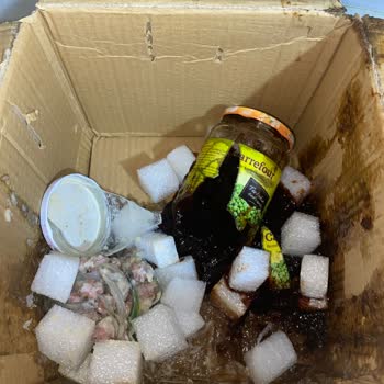 Yurtiçi Kargo Kargomun İçindekileri Kırdıklarını Anlayınca Kutunun Altına Siyah Poşet Bağlanmış