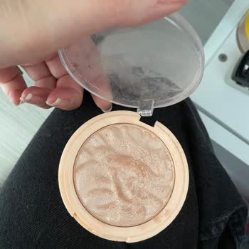 Revolution Makeup Containers Crack and Leak During Travel