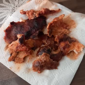 Beysos Döner'de Kalite Düşüşü: Yanık Tavuk ve Hamurlaşmış Lavaş Hayal Kırıklığı Yarattı