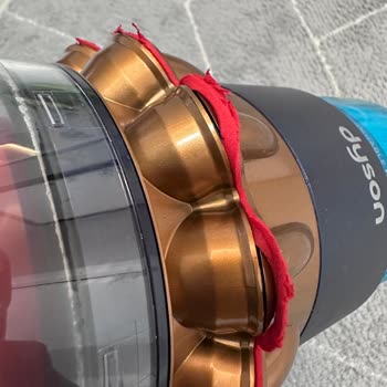 Dyson Süpürgemin Silikonları Soyuluyor, Çekim Gücü De Düştü, Çözüm Bekliyorum