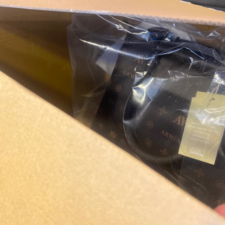 Armine Hediye Çantam Özensiz Poşetle Gönderildi Kutulu Paketleme Beklerdim