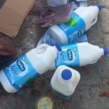 A101 Şubesinde Son Kullanma Tarihi Geçmiş Ürünlerin Uygunsuz Atılması