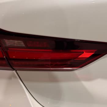 BMW F40 Arka Stop Lambalarında Kendiliğinden Oluşan Çatlaklar: Üretim Hatası Şüphesi