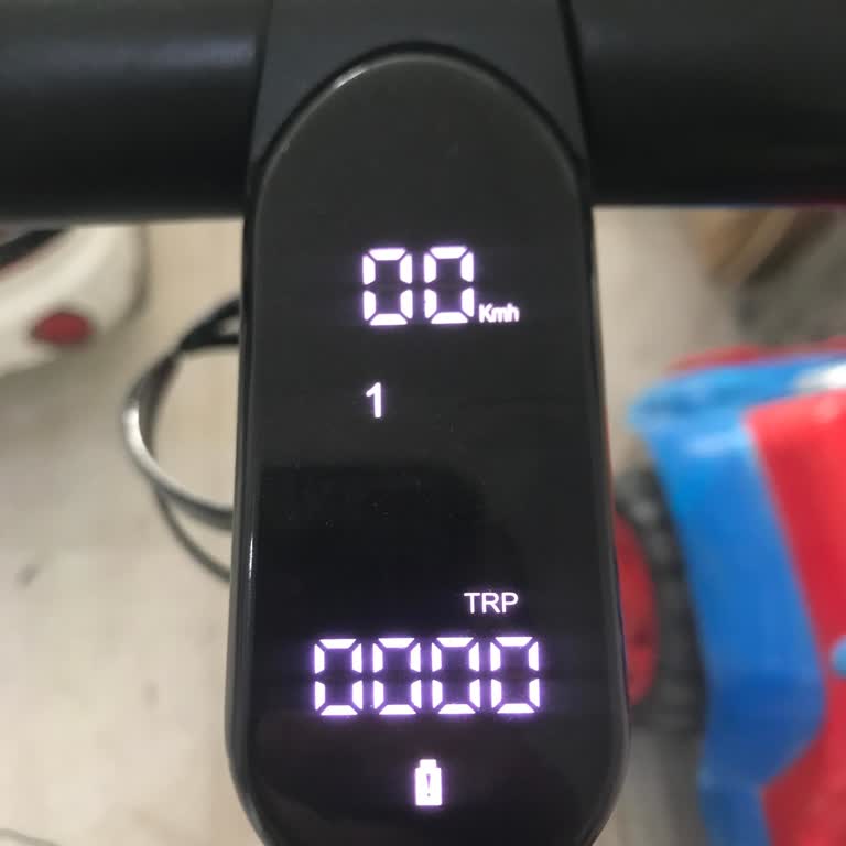 Giddy Scooter Bataryası Tamamen Dolu Olmasına Rağmen Gaza Bastığımda Scooter Hareket Etmiyor