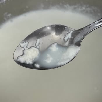 Yoğurt Dükkanı Her İki Alışverişimde De Süt Kesildi ve Bozuk Çıktı