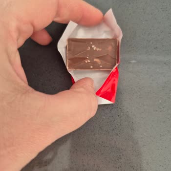 Aldığım Ülker Sütlü Çikolata Bozuk Çıktı, Güvenim Sarsıldı!