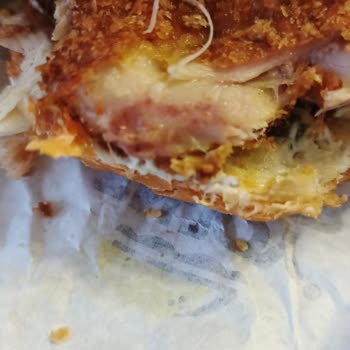 Çiğ Ve Kanlı Hamburger Gönderildi, Ücret İadesi Talebim Var