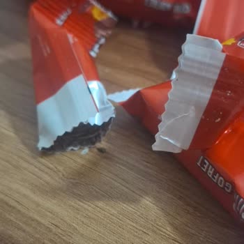 Açık Ve Eksik Gofret Nedeniyle Sağlık Endişesi Ve Müşteri Hizmetlerine Ulaşamama