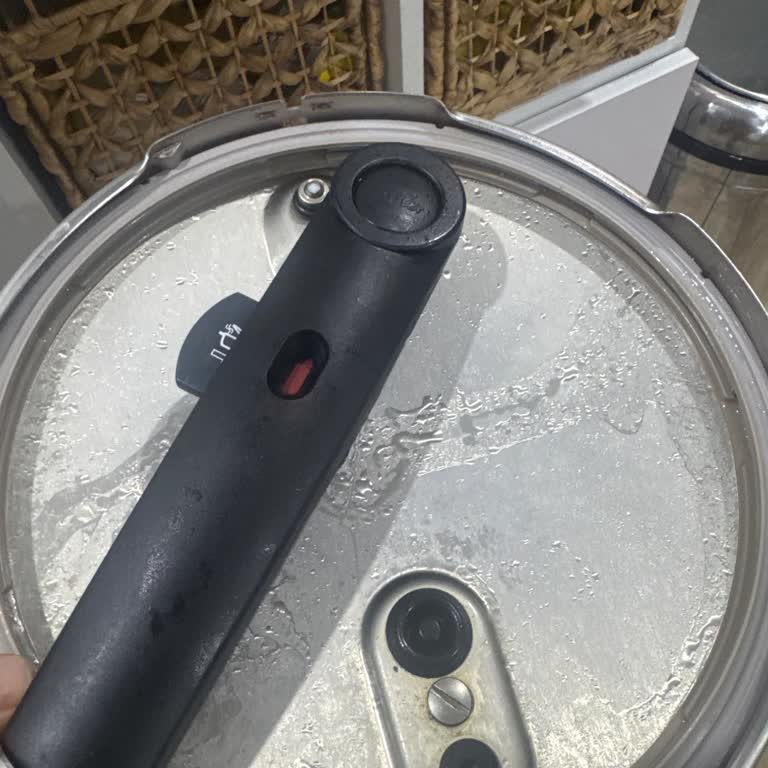Fissler Yemek Piştikten Sonra Tencereyi Açmaya Çalıştığım Sırada Kulpu Yerinden Çıktı