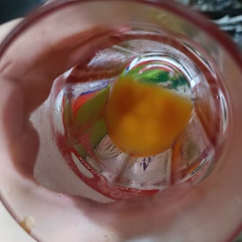 İçim Meyve Suyu Bardağa Doldurduğum Anda Ürünün İçinden Pütürlü Parçalar Çıktığını Fark Ettim