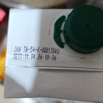 İçim Meyve Suyu Bardağa Doldurduğum Anda Ürünün İçinden Pütürlü Parçalar Çıktığını Fark Ettim