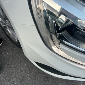 Sıfır Kilometre Renault Megane'da Teslimat Sonrası Far Ve Kapı Kusurları, Bayi Ve Marka Sorumluluk Almıyor