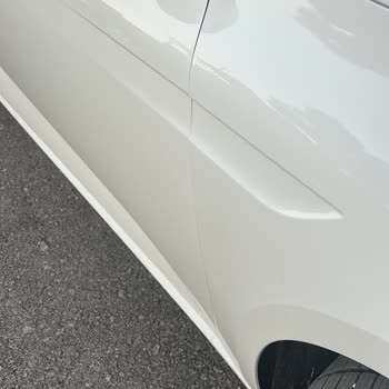 Sıfır Kilometre Renault Megane'da Teslimat Sonrası Far Ve Kapı Kusurları, Bayi Ve Marka Sorumluluk Almıyor