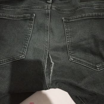 Mavi Pantolonun Kısa Sürede Ağ Kısmının Yırtılması