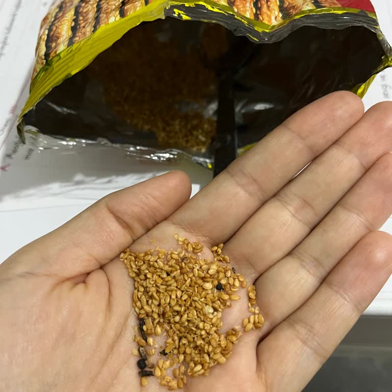 Ülker Susamlı Çubuk Krakerde Tekrarlayan Yabancı Madde Sorunu Ve Sağlık Endişesi