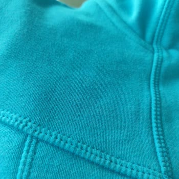 İlk Giymede Tüylenen Sweatshirt Ve Yetersiz Firma Açıklaması Hayal Kırıklığı Yarattı