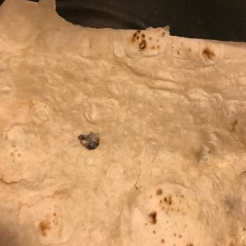 Lavaş Ekmeğin İçinden Metal Parça Çıktı, Müşteri Hizmetlerine Ulaşılamadı