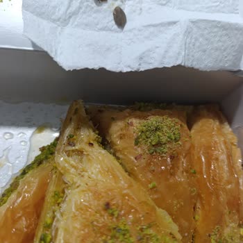 Grossa Havuç Dilimi Tatlıdan Taş Ve Ceviz Kabuğu Çıktı!