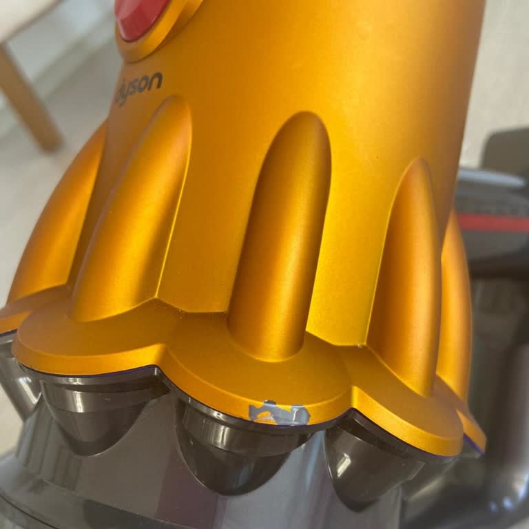 Yeni Alınan Dyson Süpürgede Kapak Deformasyonu Ve Yetersiz Müşteri Hizmeti